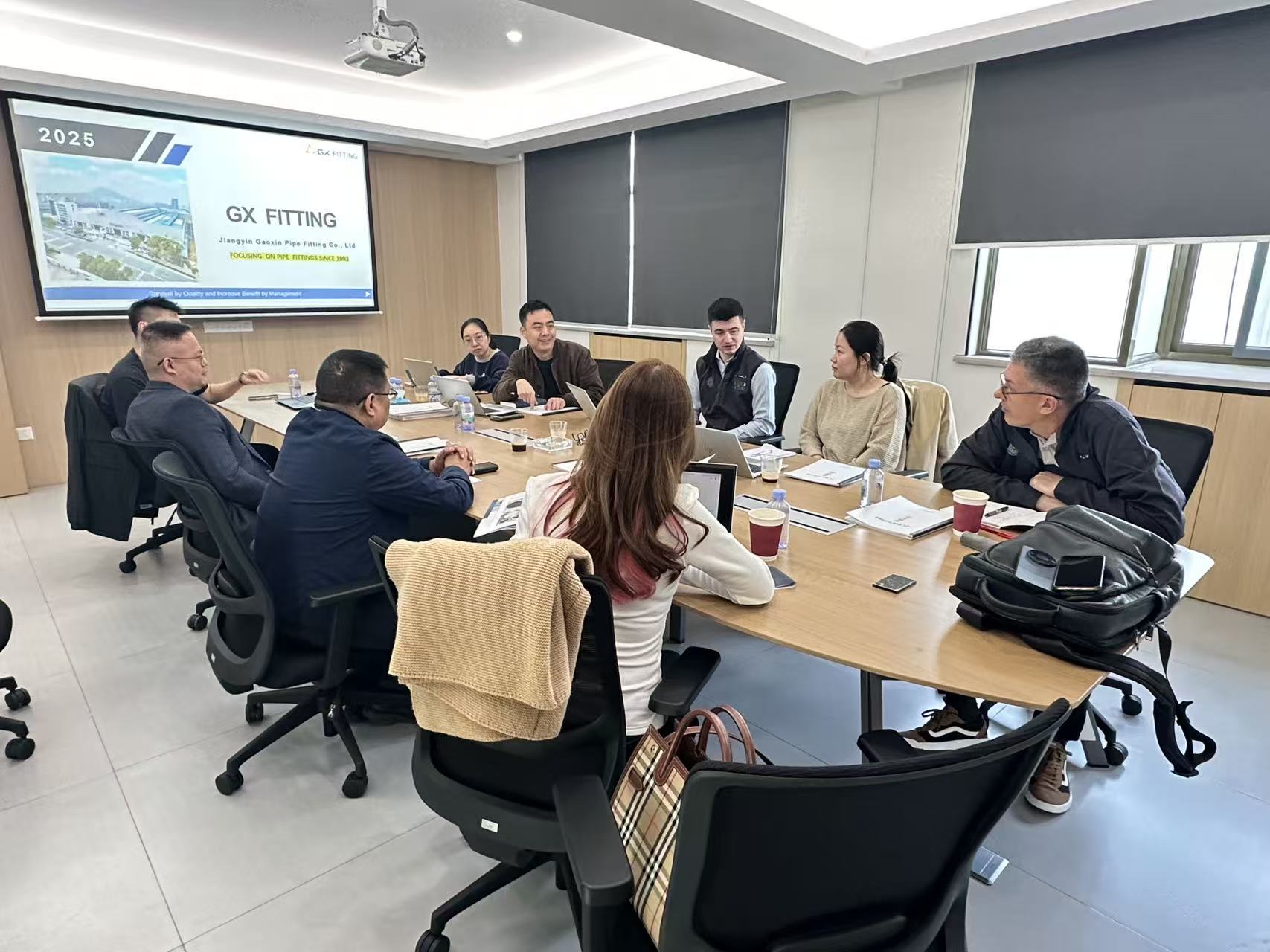 고객사단이 당사 공장을 방문하여 기술교류 및 협력을 진행하고 있습니다.